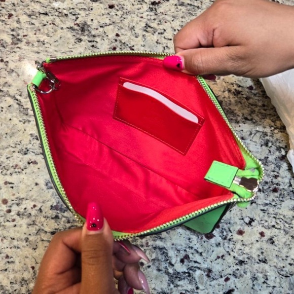 NEW Christian Louboutin Loubila Shoulder bag in Neon Green Embossed - Picture 6 of 8